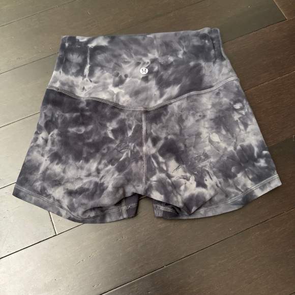 Lululemon align shorts 4” - Picture 3 of 3